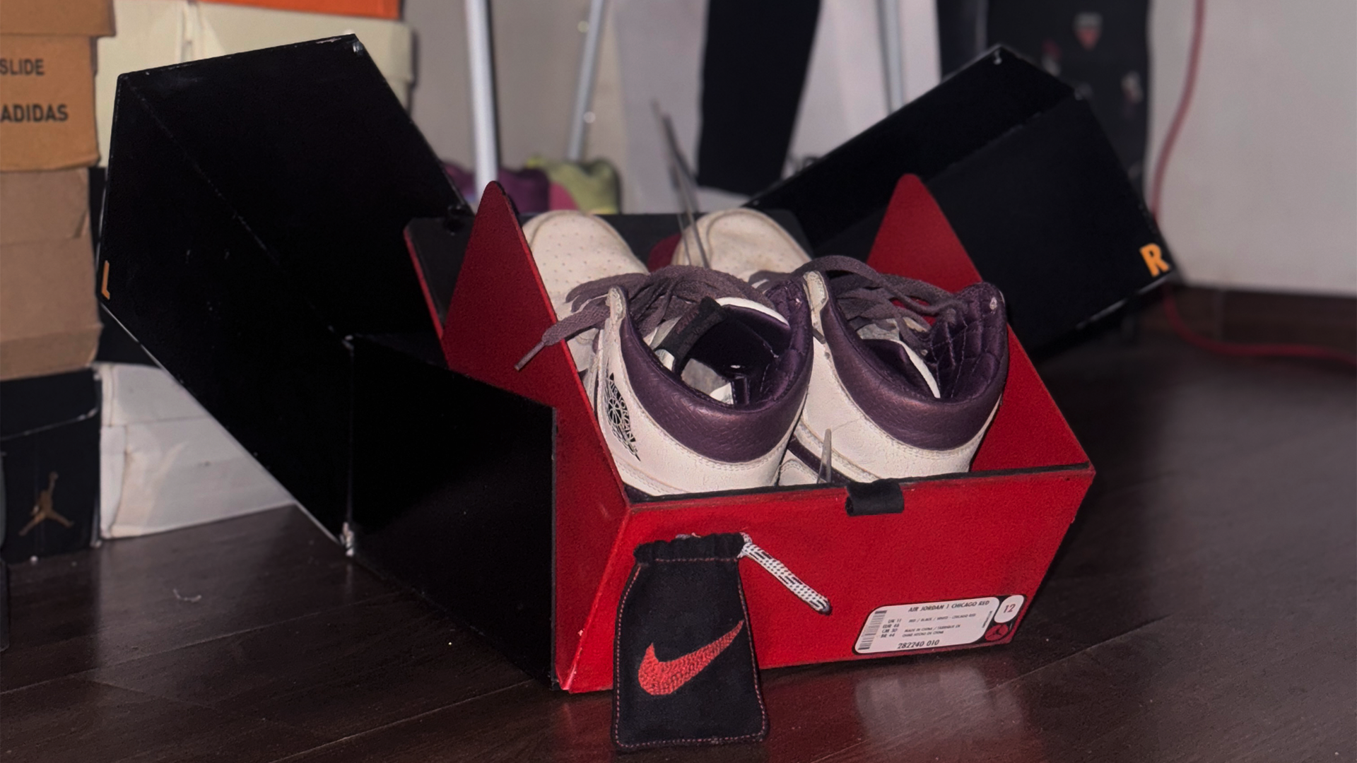 Sneaker packaging